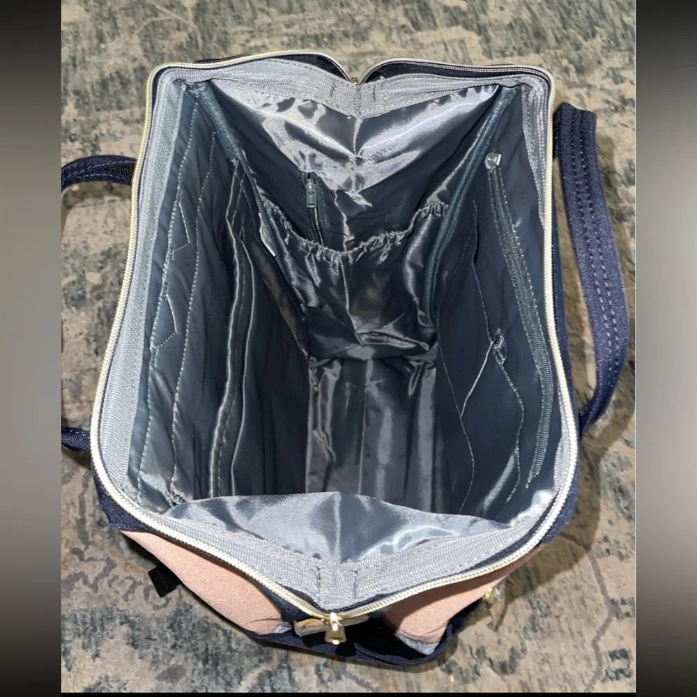 Backpack - Picture 5 of 9